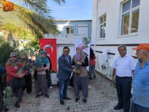 kadin ciftcilere zeytin fidani dagitildi IXESxYS3.jpg