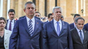 son dakika ozgur ozel ve mansur yavastan surpriz gorusme mecliste bir araya geldiler iO7kEePs.jpg